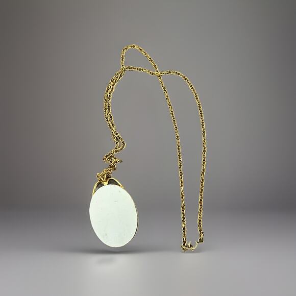 Vtg Gold Tone Reverse Painted Rose Pendant Necklace. - Picture 3 of 3